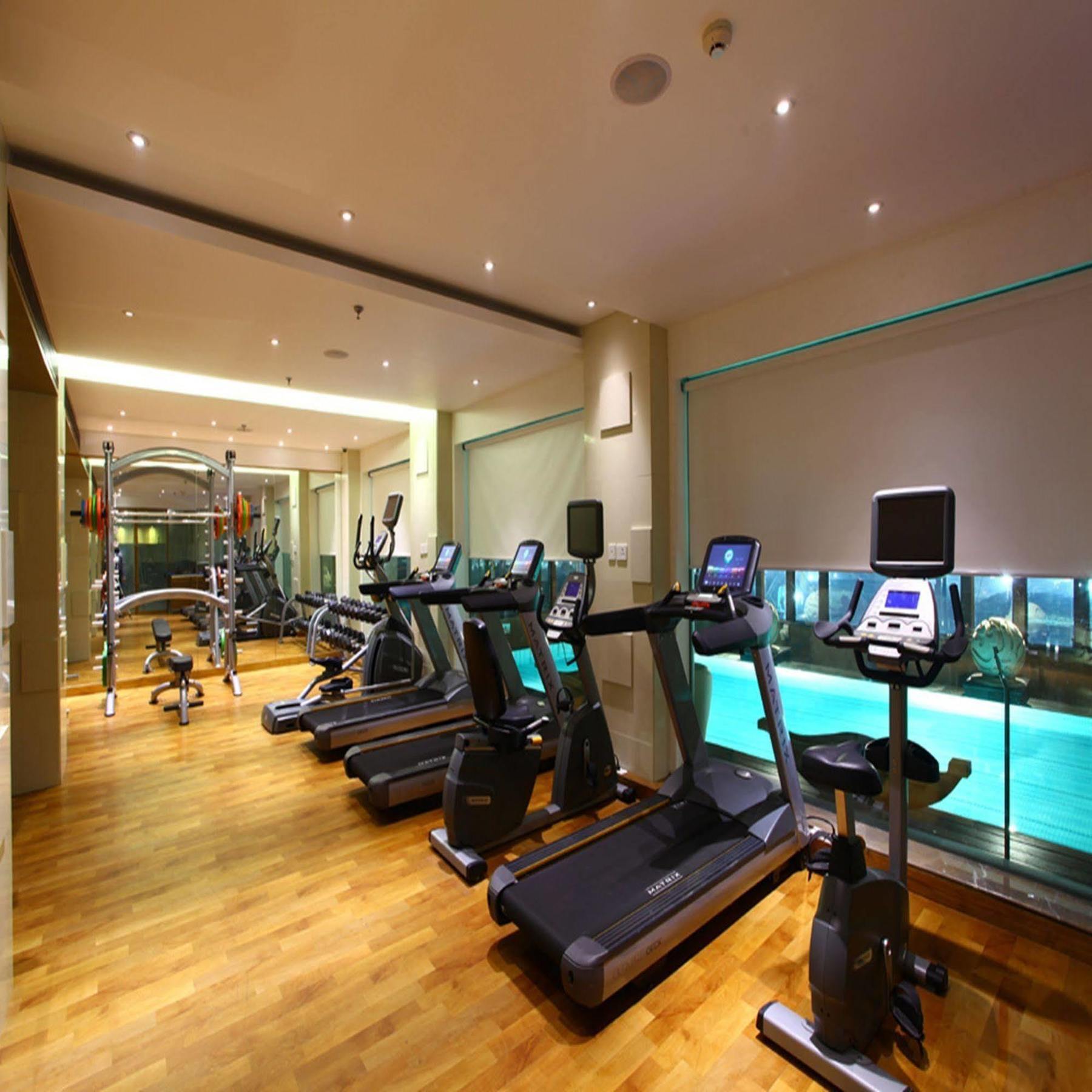 Marasa Sarovar Premiere Тирупати Экстерьер фото A gym in a hotel